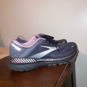 Brooks Adrenaline GTS 22